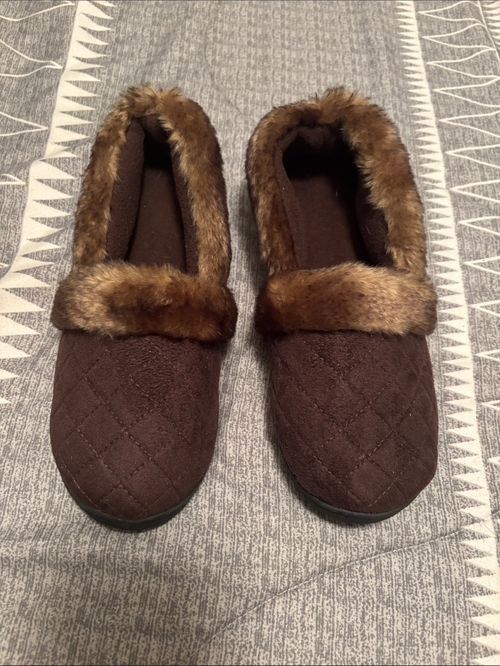 isotoner Brown Quilted Faux-Fur Trim Women's Slippers